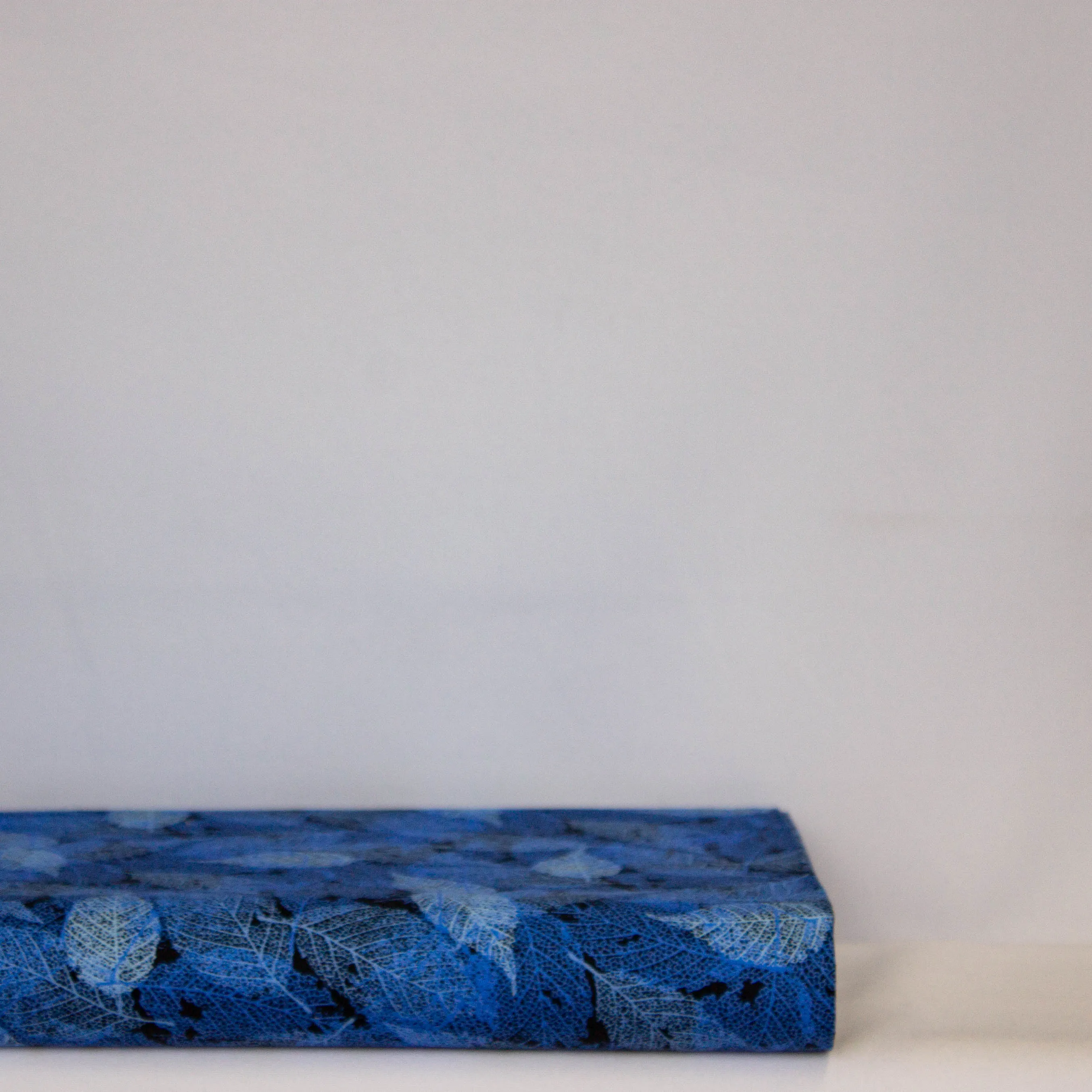 Katoen blauw met blaadjes